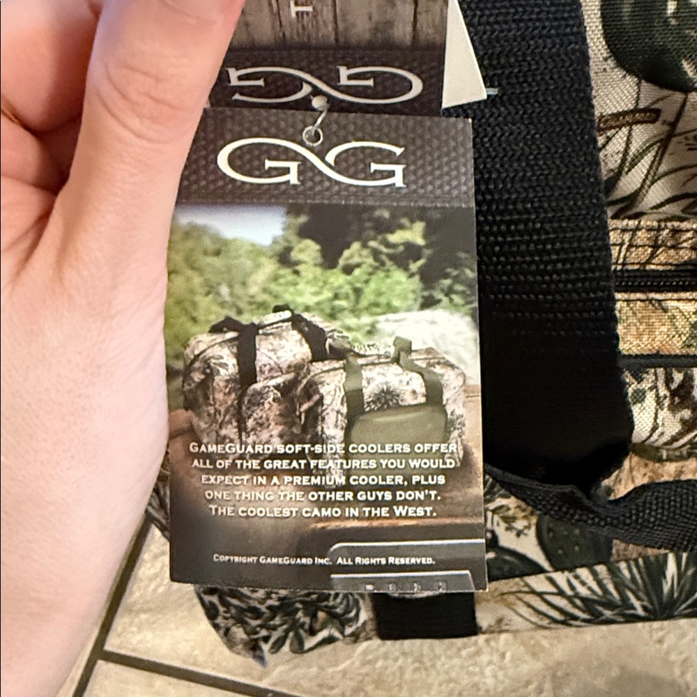 NWT Game Gaurs Camouflage Cooler Bag with Black Straps - Picture 8 of 8